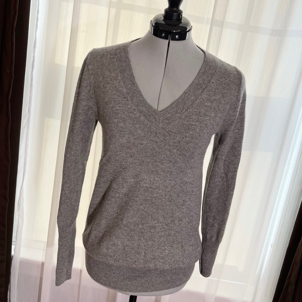 J. Crew Women’s 100% Cashmere V-neck Sweater, Gray, Small